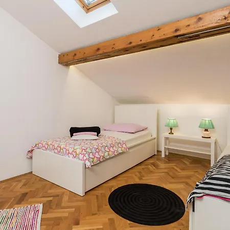 2 Bedroom Gorgeous In Διαμέρισμα *