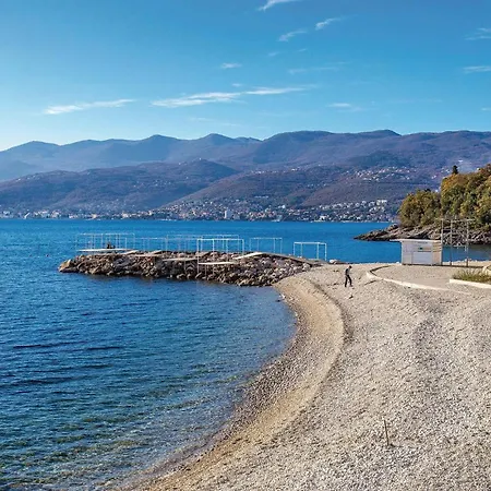 2 Bedroom Gorgeous In Διαμέρισμα